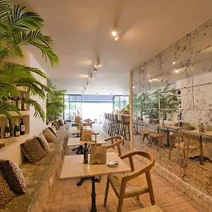https://comfy-studios.1costadelsol.com